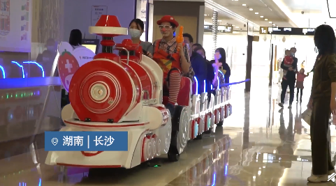 無軌小火車開進(jìn)醫(yī)院